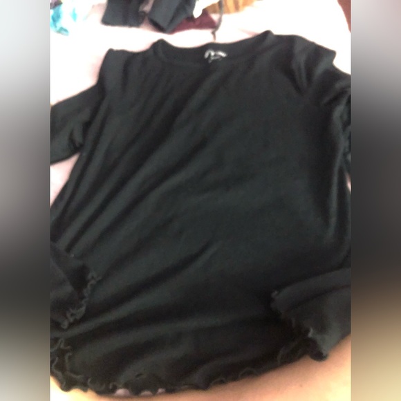 Brand new without tags Y2K style ruffle, bottom long Tee B - Picture 5 of 7